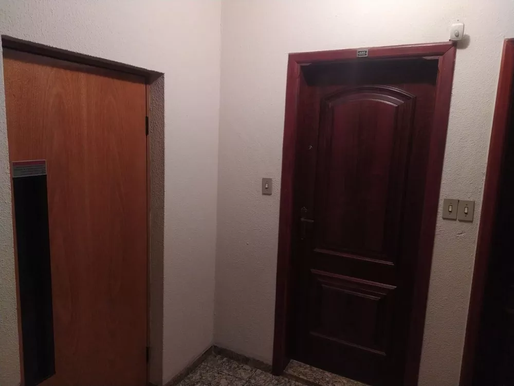 Apartamento à venda com 3 quartos, 157m² - Foto 3