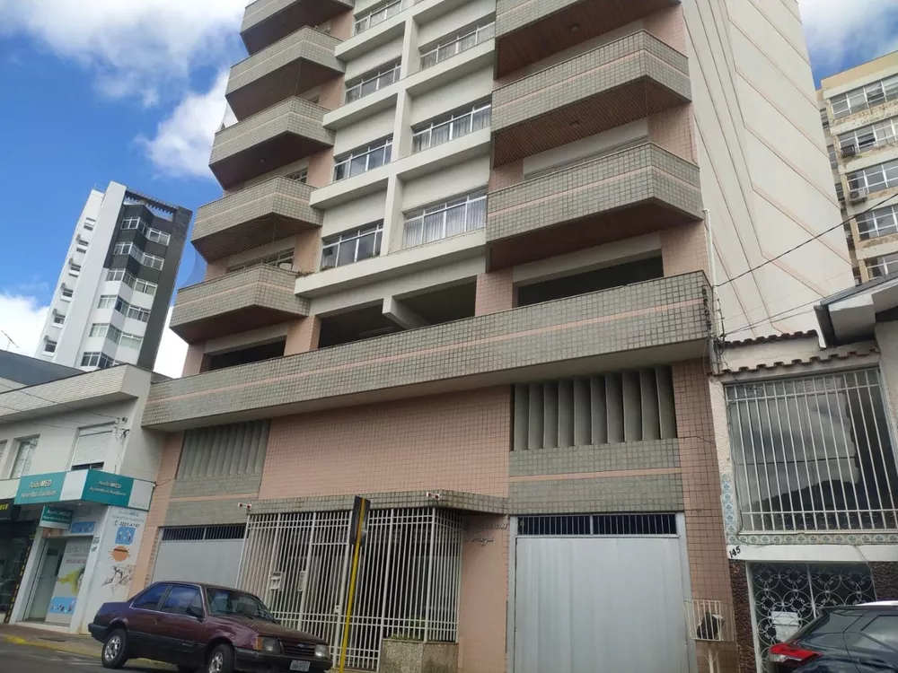 Apartamento à venda com 3 quartos, 157m² - Foto 2