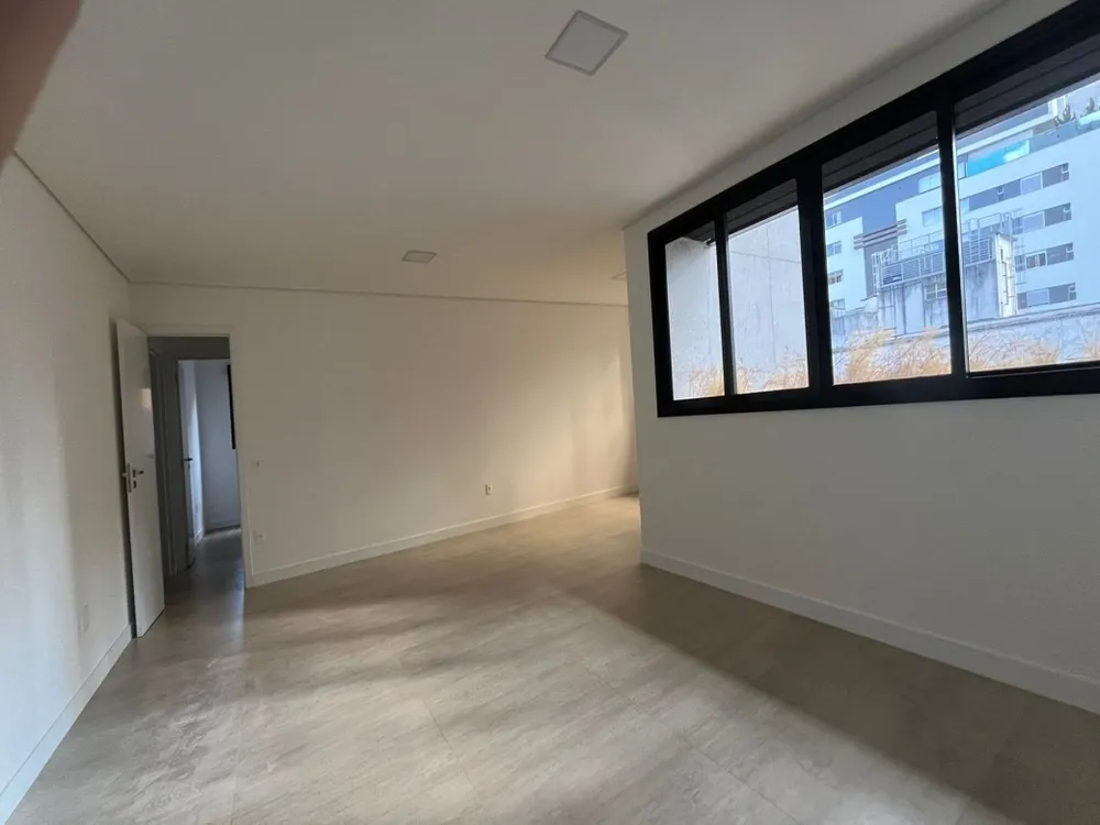 Apartamento, 3 quartos, 2200 m² - Foto 1