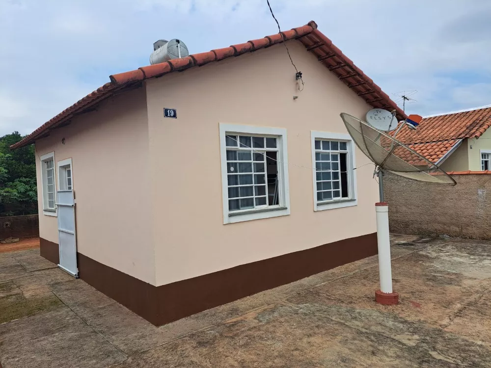 Casa à venda com 2 quartos, 217m² - Foto 1