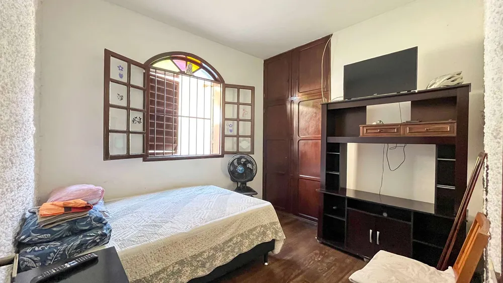 Casa, 4 quartos, 244 m² - Foto 1