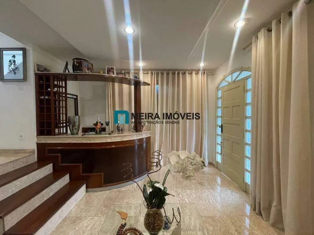 Casa, 5 quartos, 325 m² - Foto 1