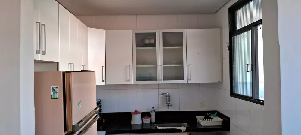 Apartamento à venda com 3 quartos, 180m² - Foto 2