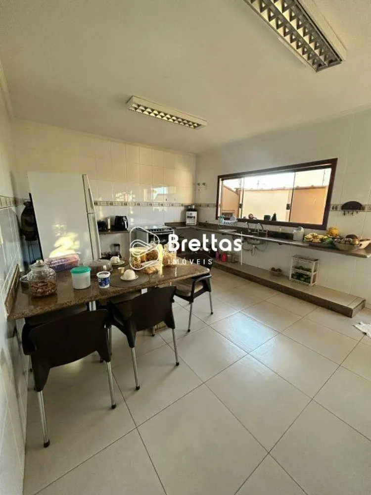 Casa, 3 quartos, 216 m² - Foto 2