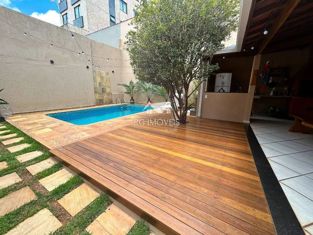 Casa à venda com 3 quartos, 360m² - Foto 2