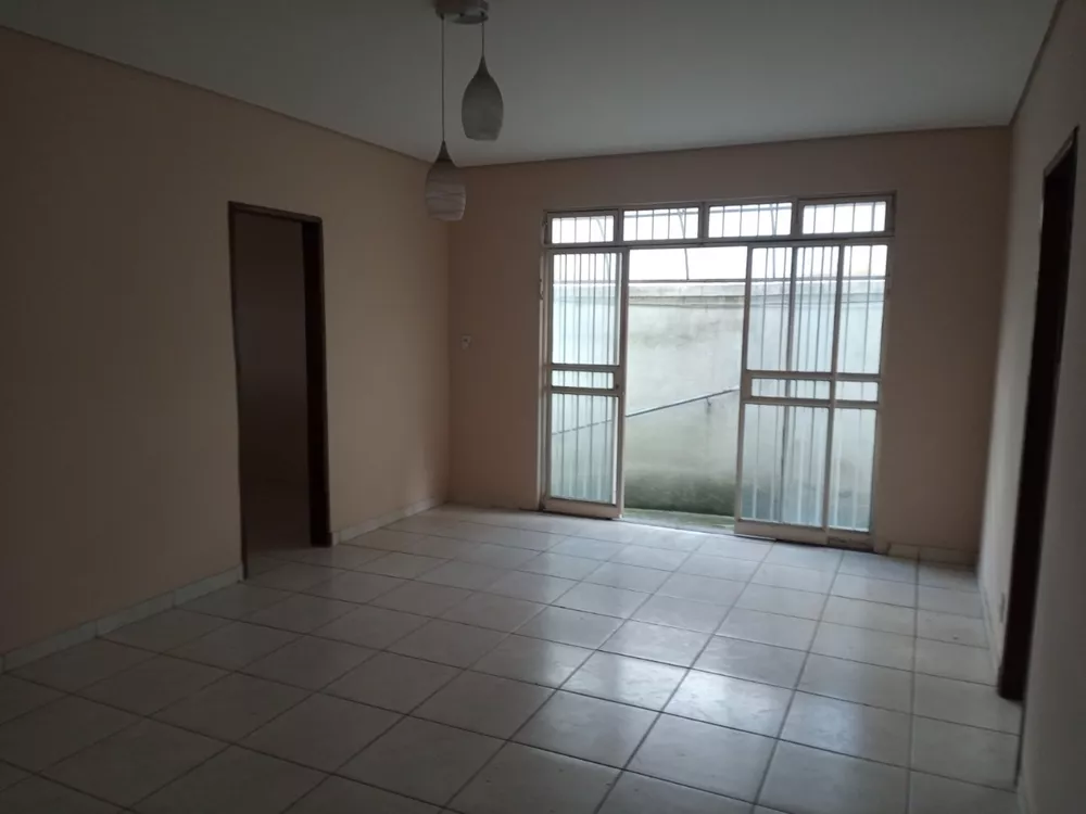 Casa à venda com 4 quartos, 207m² - Foto 4