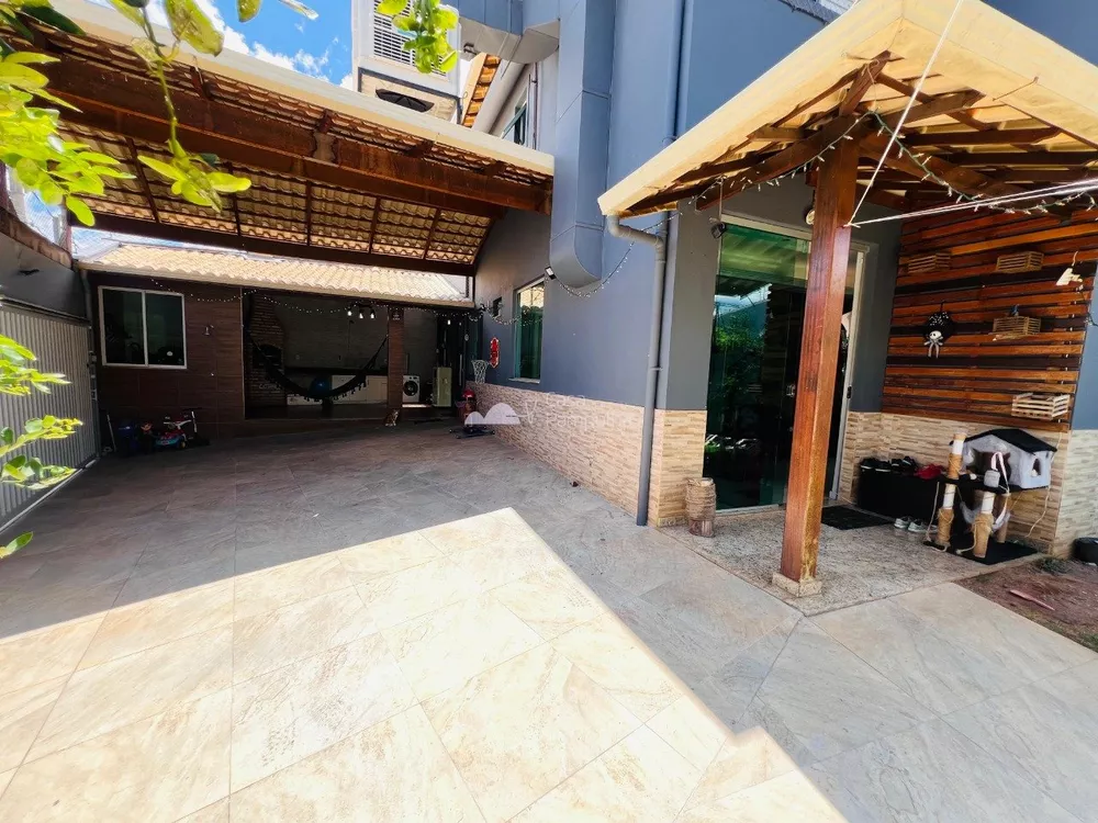 Casa à venda com 3 quartos, 222m² - Foto 2