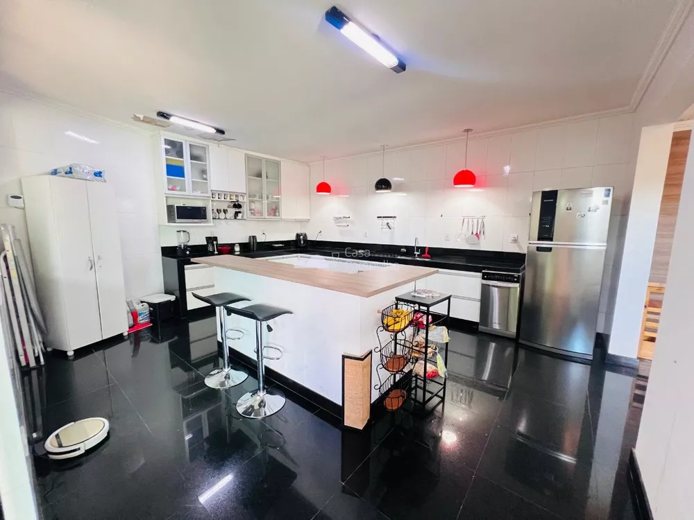 Casa à venda com 3 quartos, 222m² - Foto 8