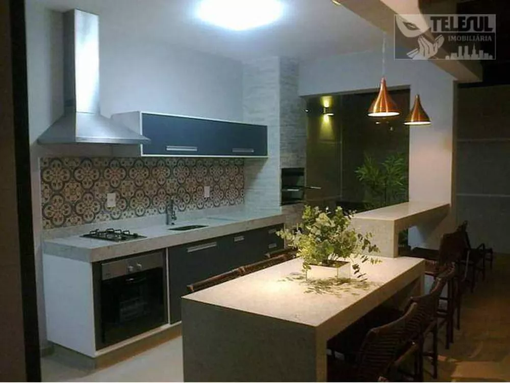 Casa à venda com 3 quartos, 210m² - Foto 1