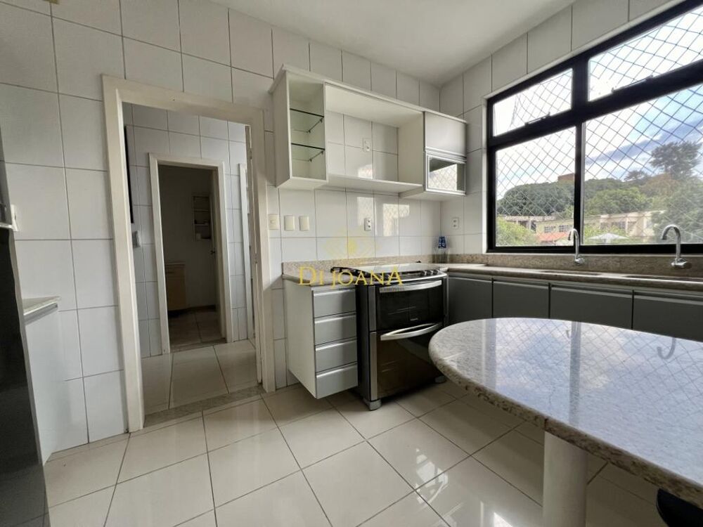 Apartamento à venda com 3 quartos, 130m² - Foto 2