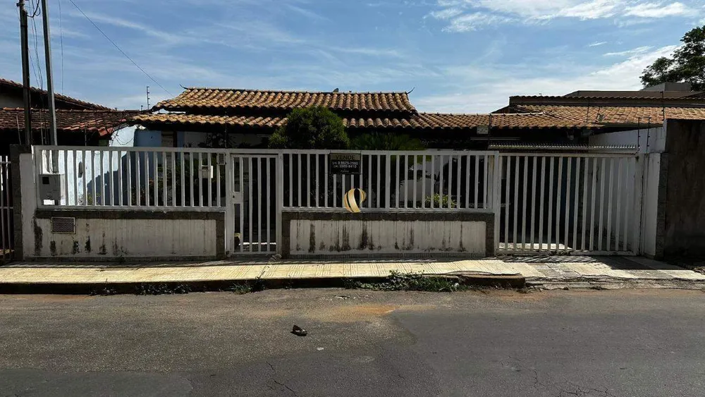 Casa, 3 quartos, 229 m² - Foto 1