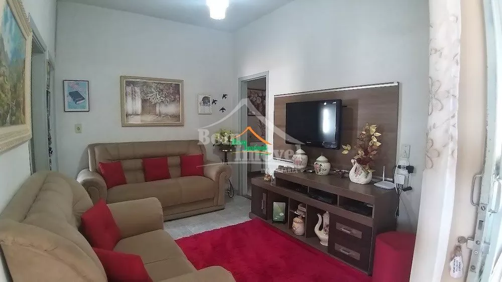 Casa à venda com 6 quartos, 250m² - Foto 5