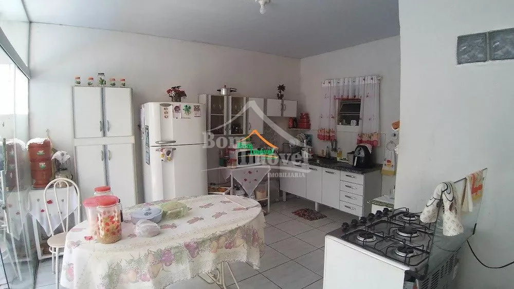 Casa à venda com 6 quartos, 250m² - Foto 16