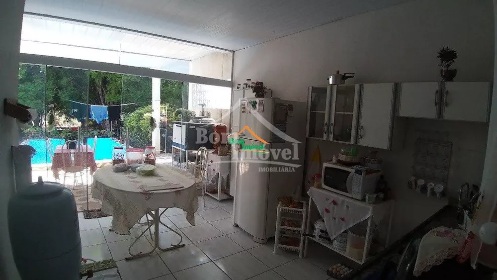 Casa à venda com 6 quartos, 250m² - Foto 15