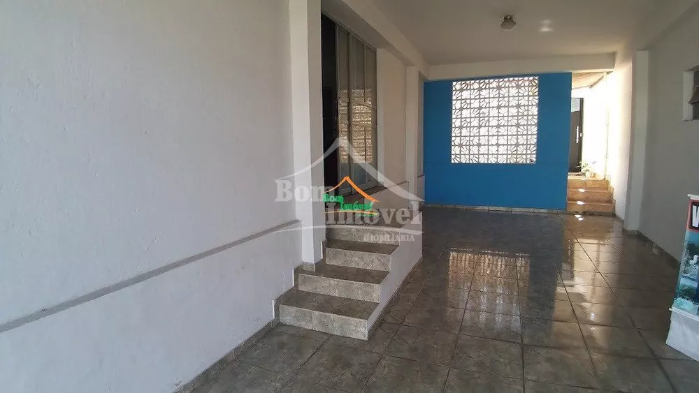 Casa à venda com 6 quartos, 250m² - Foto 2