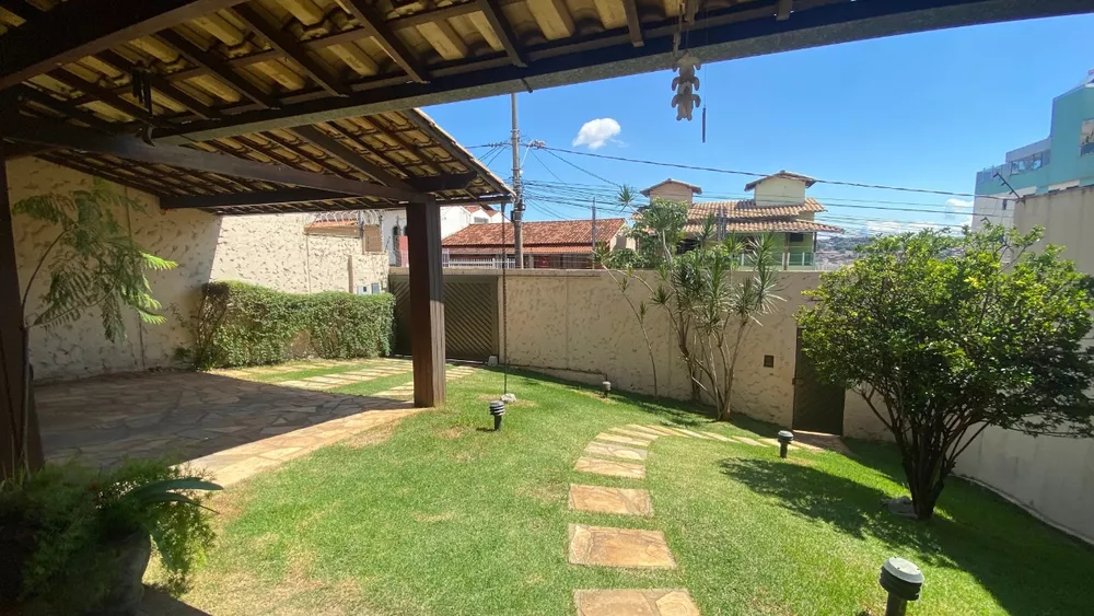 Casa à venda com 4 quartos, 232m² - Foto 3