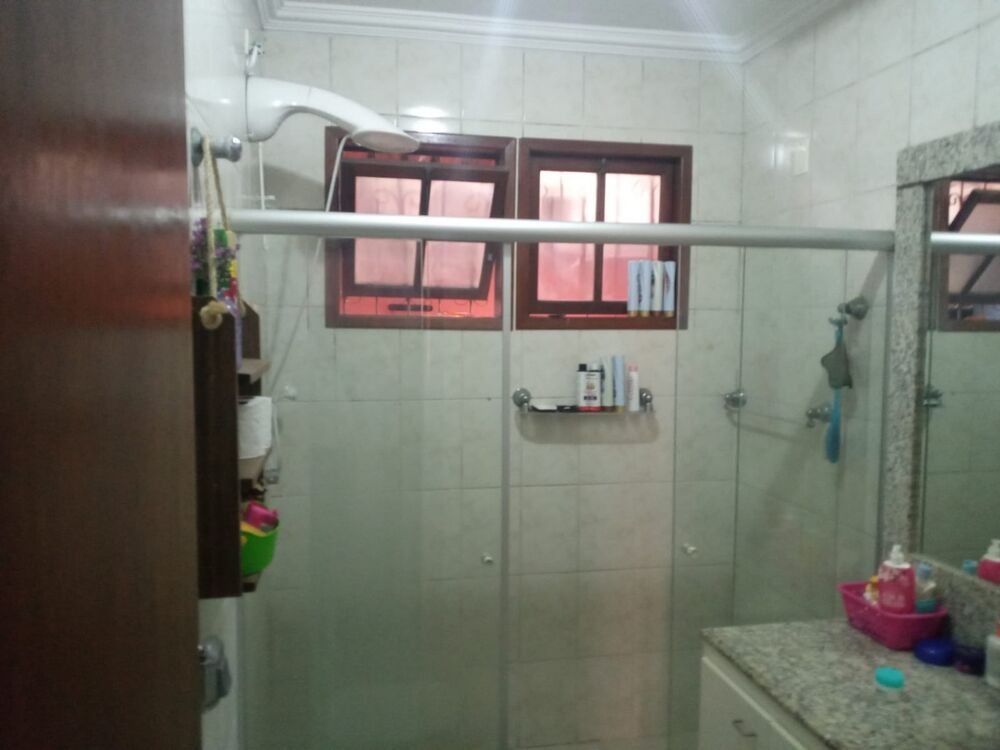 Casa à venda com 3 quartos, 200m² - Foto 2