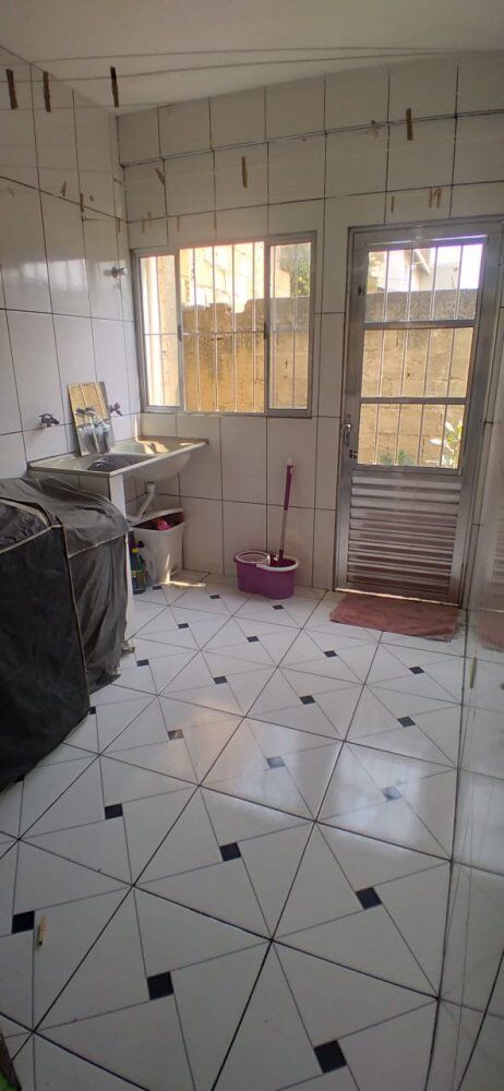 Casa à venda com 2 quartos, 200m² - Foto 2