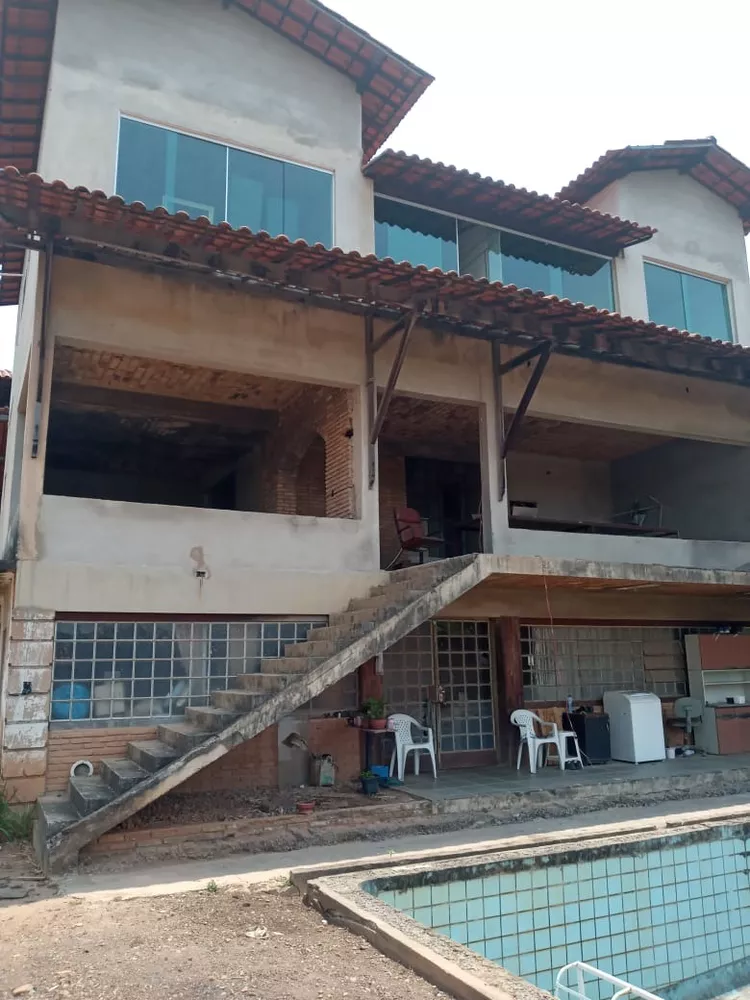 Casa à venda com 4 quartos, 720m² - Foto 1