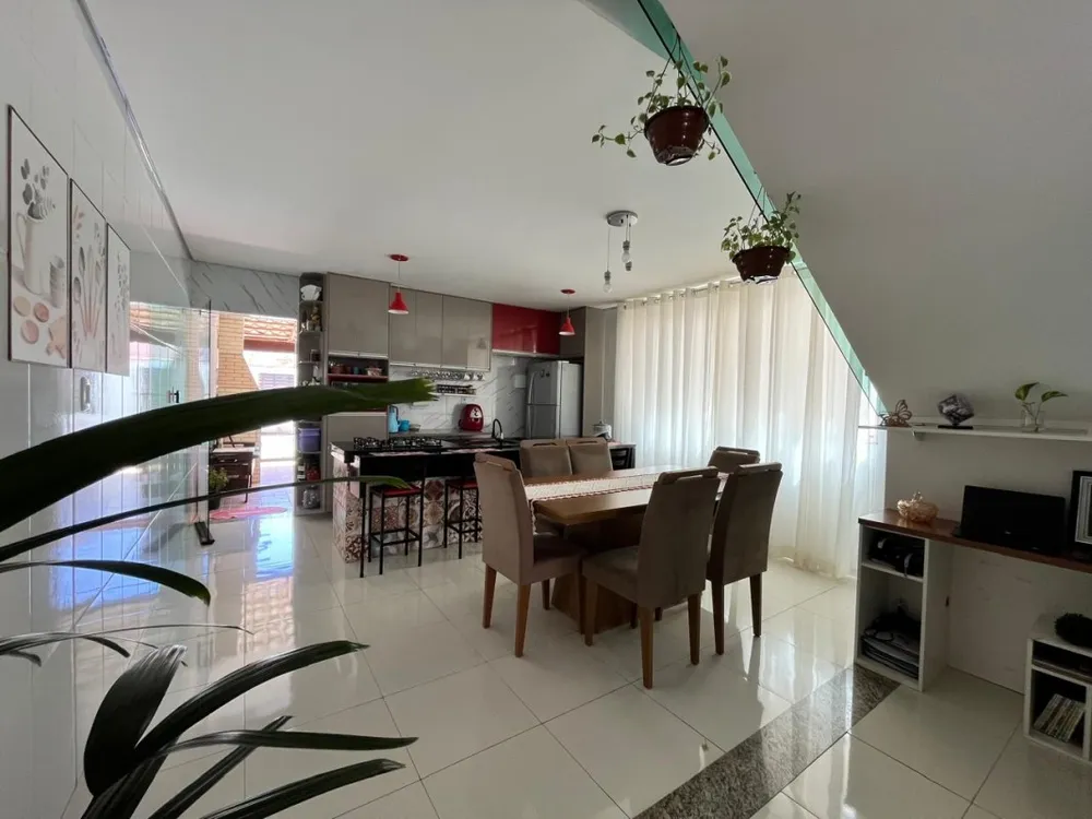 Casa, 3 quartos, 240 m² - Foto 2