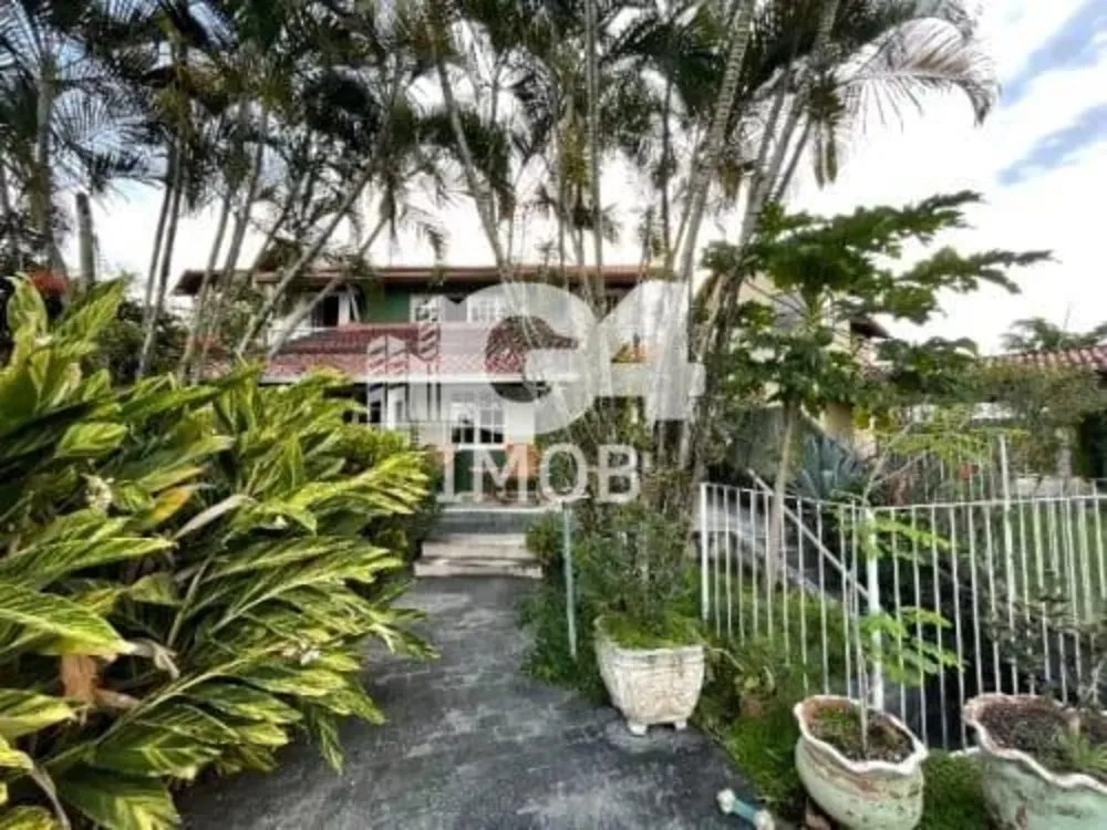 Casa, 6 quartos, 260 m² - Foto 1