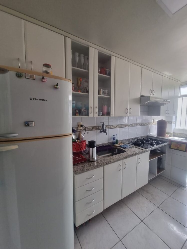 Apartamento à venda com 3 quartos, 90m² - Foto 2