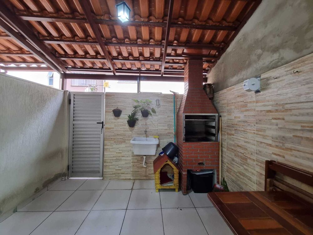 Casa à venda com 2 quartos, 75m² - Foto 1
