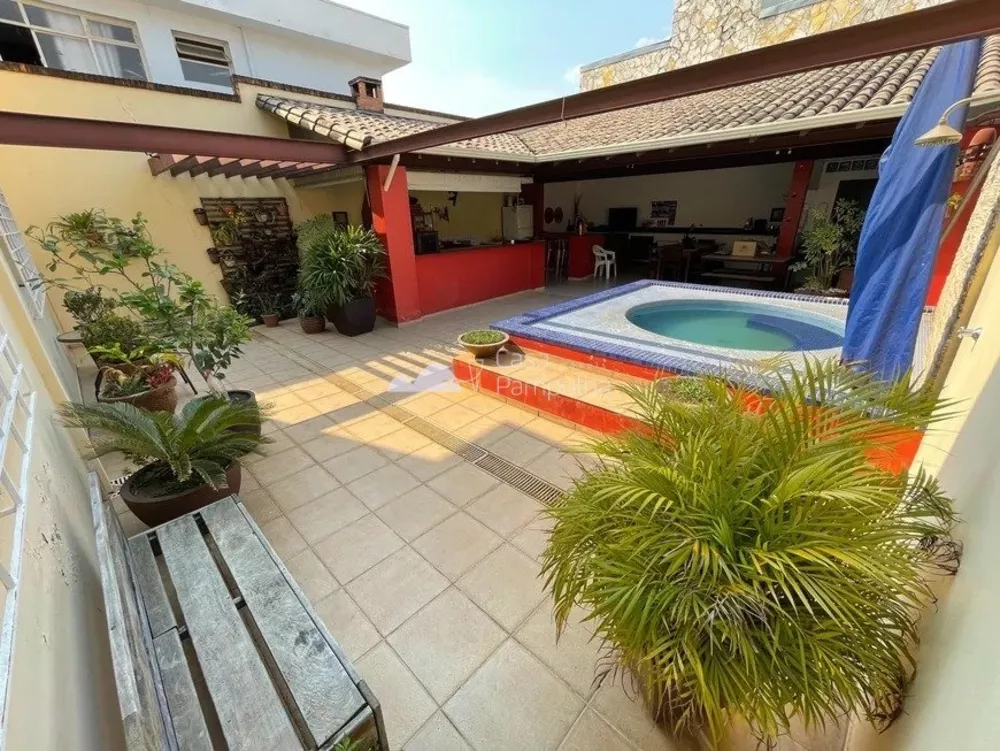 Casa à venda com 4 quartos, 360m² - Foto 1