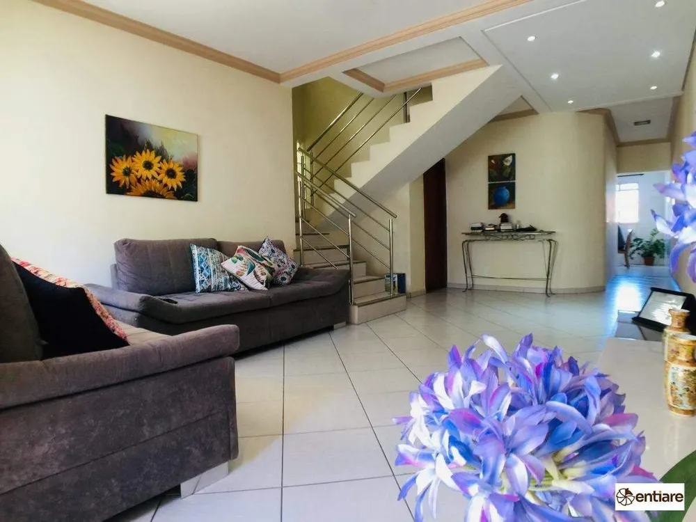 Casa, 4 quartos, 350 m² - Foto 1