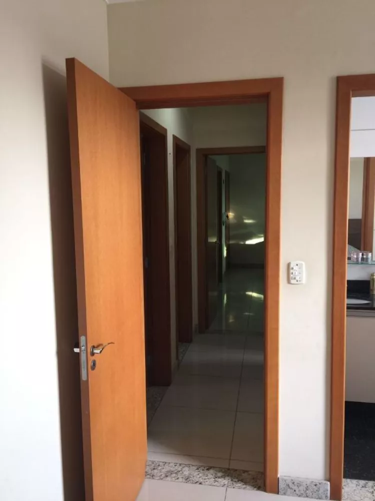 Apartamento à venda com 3 quartos, 180m² - Foto 4
