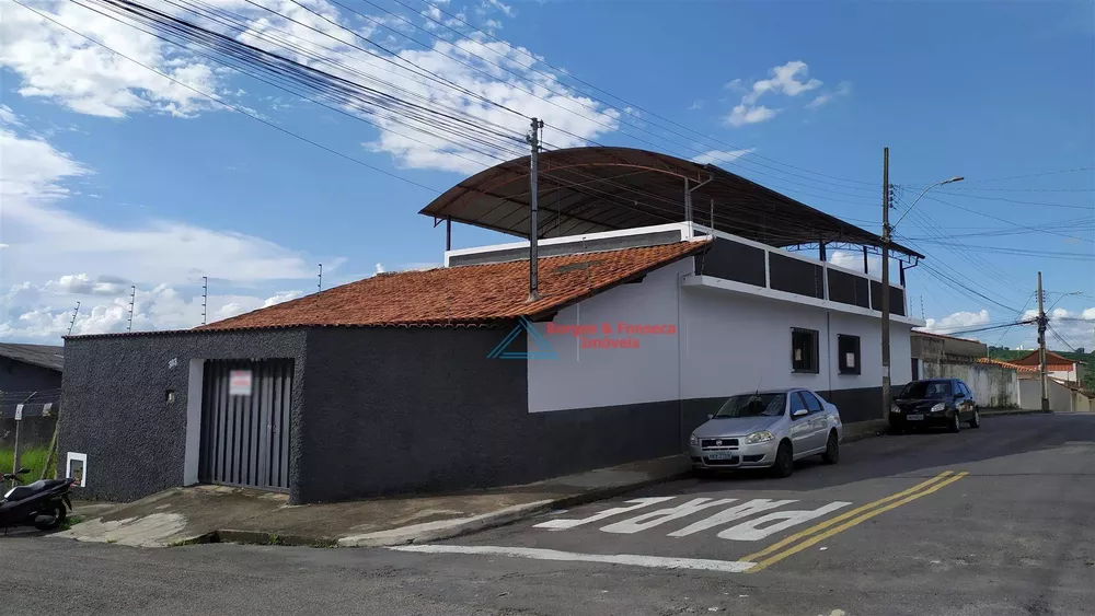 Casa à venda com 3 quartos, 468m² - Foto 1