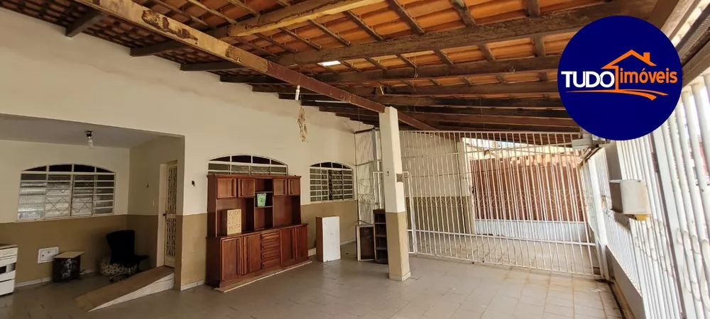 Casa à venda com 3 quartos, 260m² - Foto 2