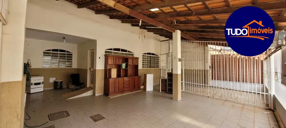 Casa à venda com 3 quartos, 260m² - Foto 1