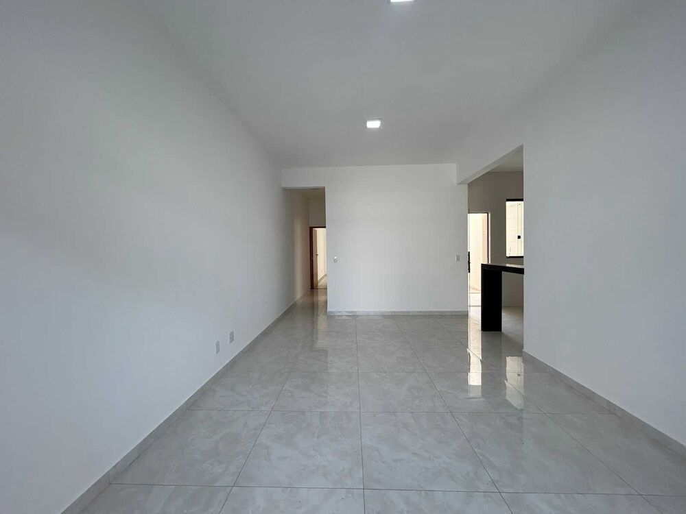 Casa à venda com 2 quartos, 175m² - Foto 2