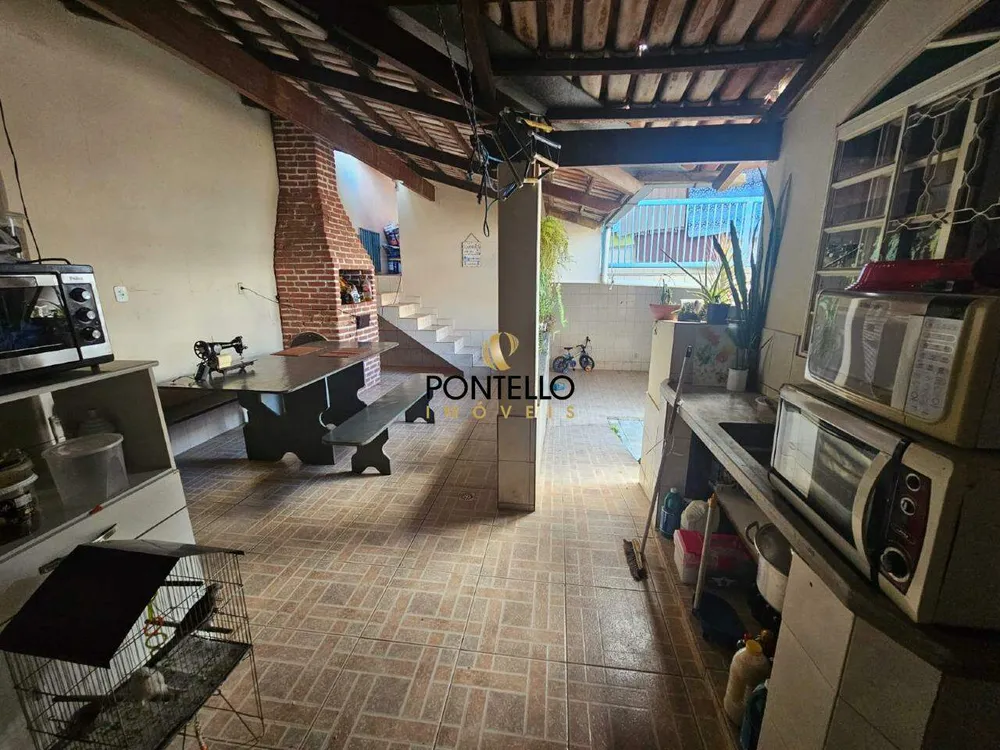 Casa, 3 quartos, 218 m² - Foto 4