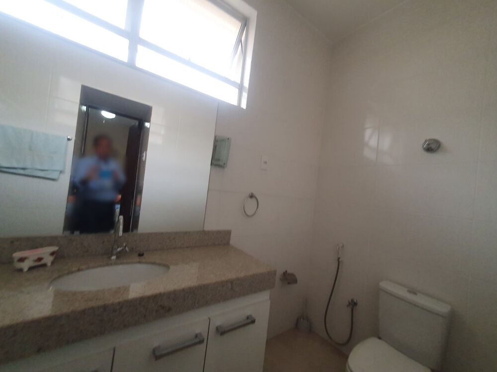 Casa à venda com 3 quartos, 244m² - Foto 4