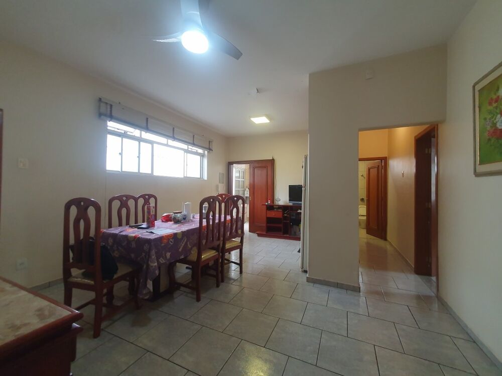 Casa à venda com 3 quartos, 244m² - Foto 1