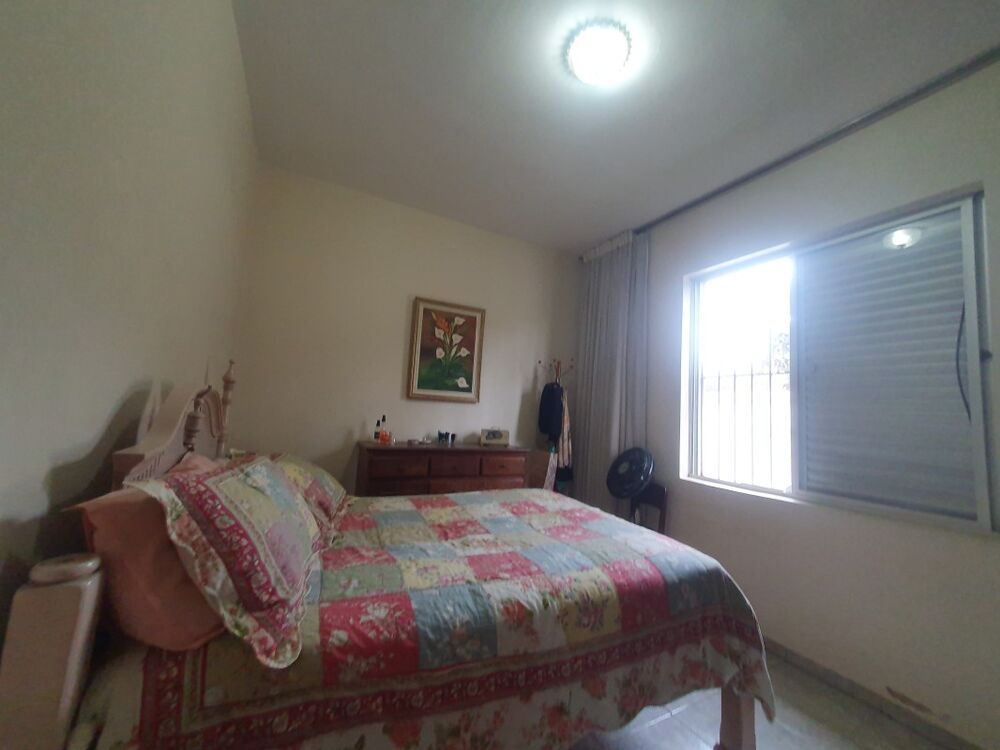 Casa à venda com 3 quartos, 244m² - Foto 5