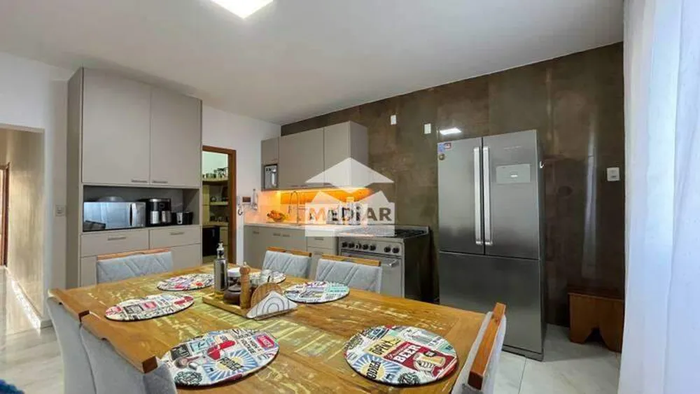 Casa, 5 quartos, 308 m² - Foto 2
