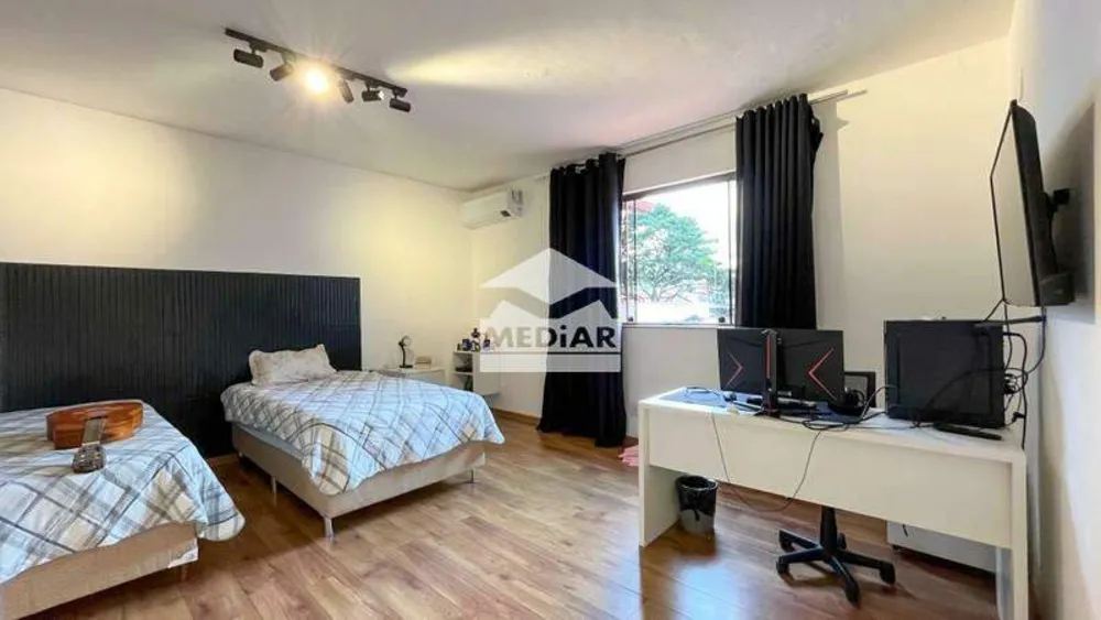 Casa, 5 quartos, 308 m² - Foto 1