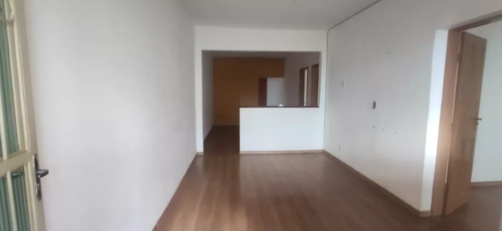 Casa à venda com 6 quartos, 280m² - Foto 2