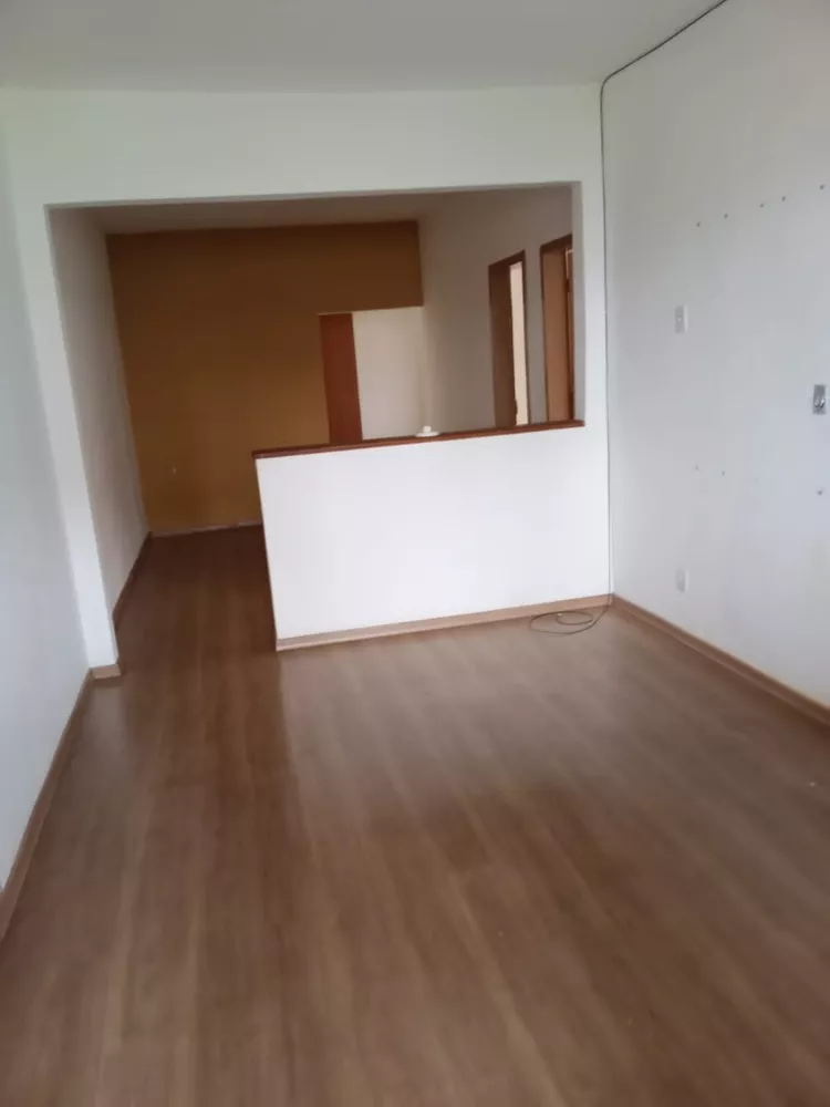 Casa à venda com 6 quartos, 280m² - Foto 1