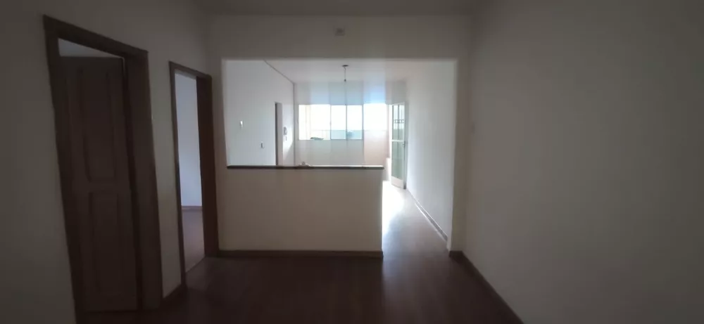 Casa à venda com 6 quartos, 280m² - Foto 3