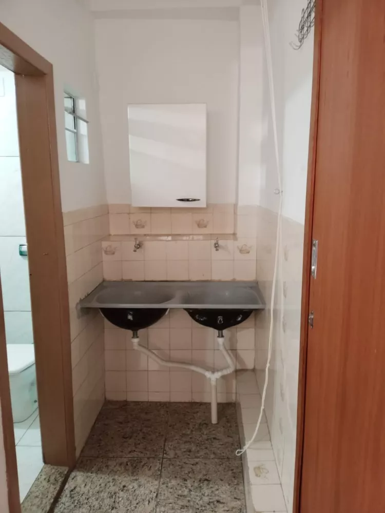 Casa à venda com 6 quartos, 280m² - Foto 17