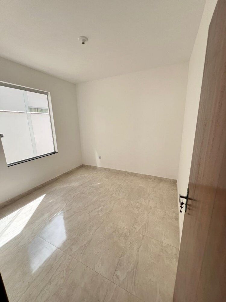 Casa à venda com 2 quartos, 100m² - Foto 2