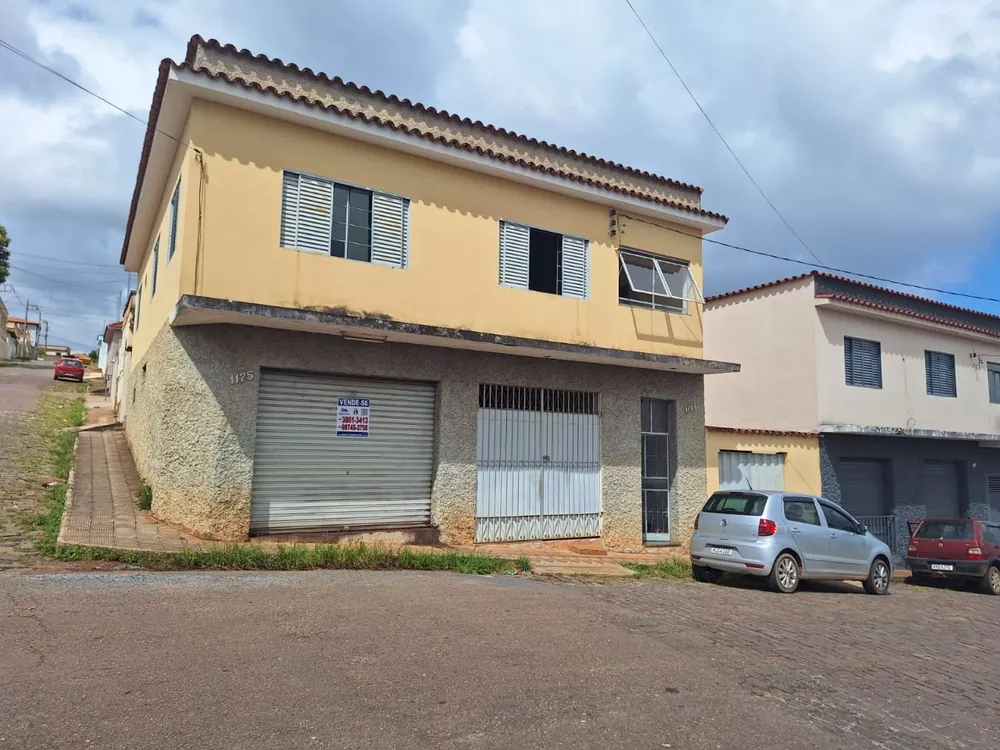 Casa à venda com 3 quartos, 230m² - Foto 1