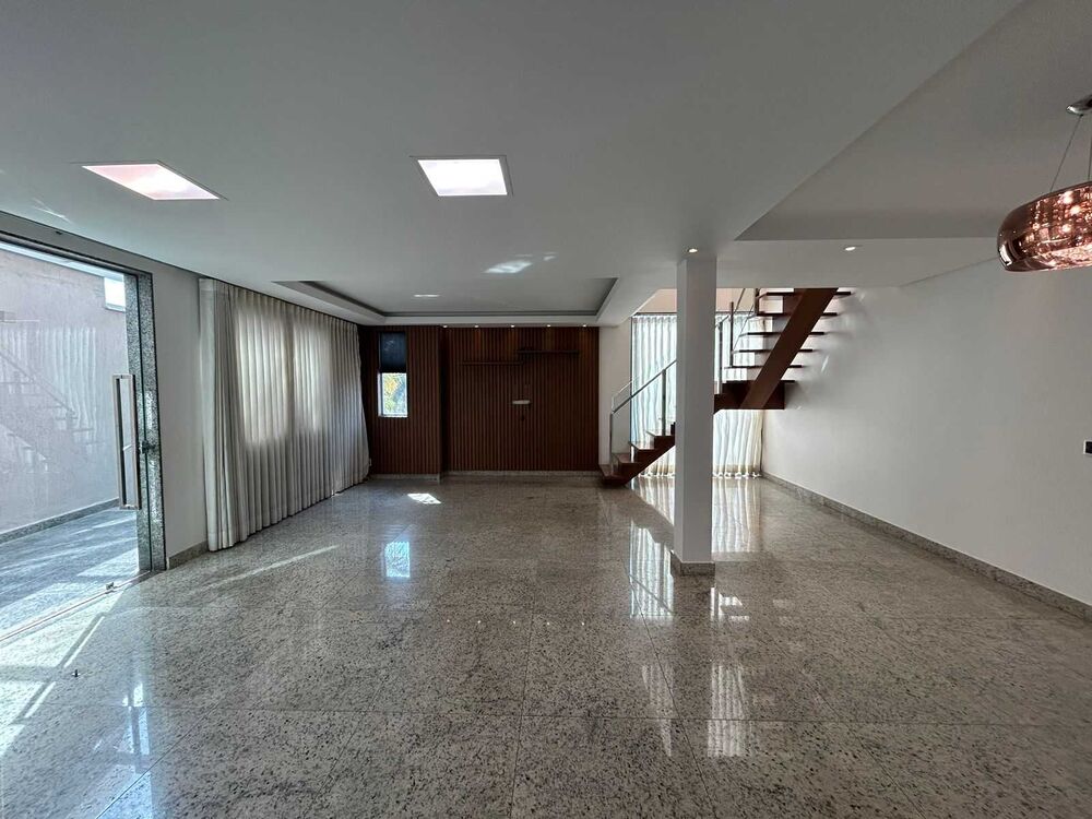 Casa à venda com 3 quartos, 260m² - Foto 3