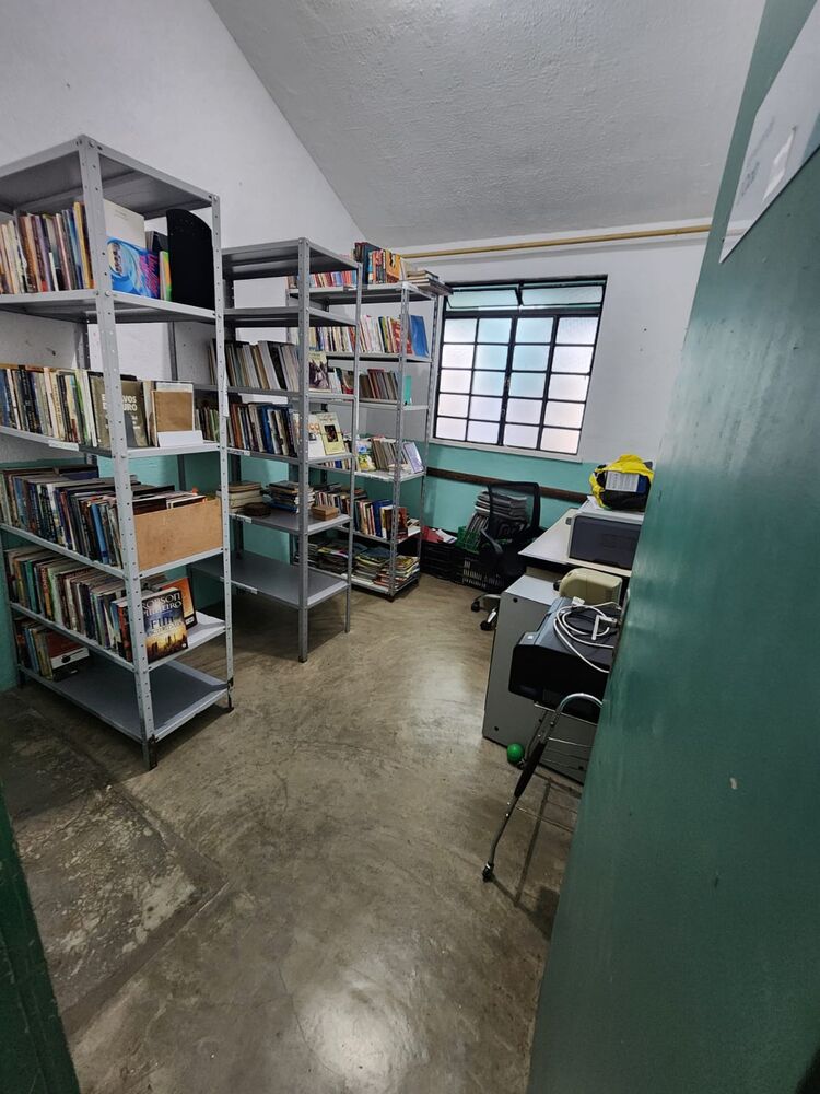 Casa à venda com 6 quartos, 200m² - Foto 8