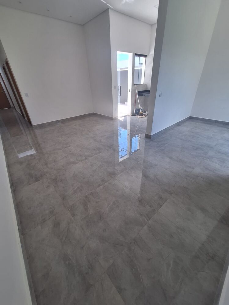 Casa à venda com 3 quartos, 100m² - Foto 1