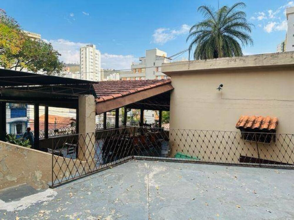 Casa à venda com 3 quartos, 380m² - Foto 1